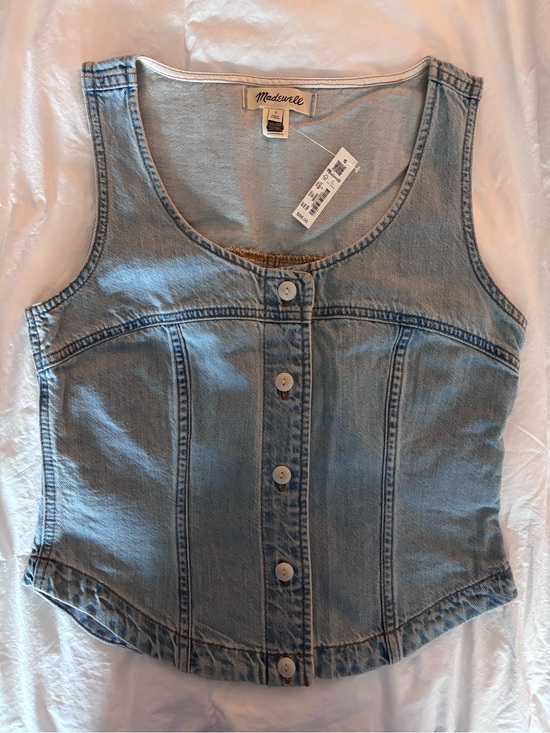 Madewell Tops - Madewell Light Wash Denim Button Front Top in Fitzgerald Wash XS
